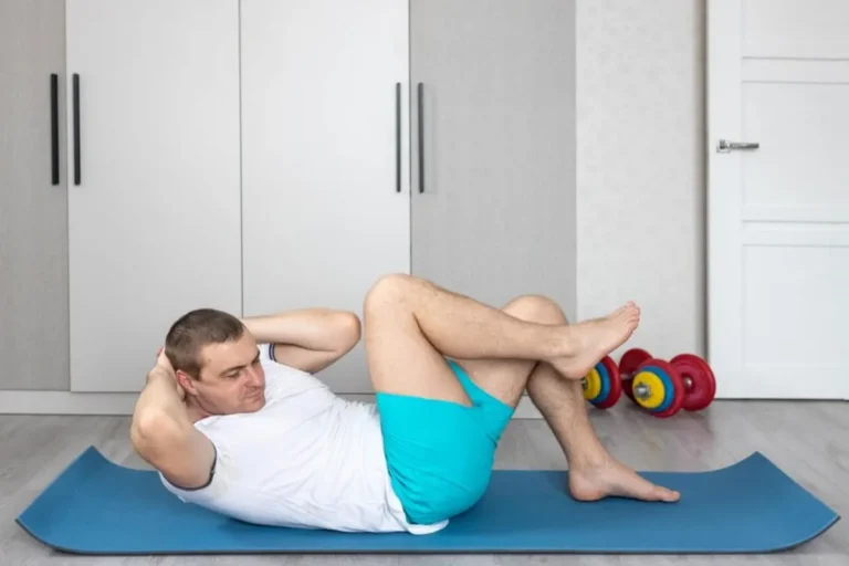 حرکت leg raises چیست و چه فوایدی دارد؟-حرکت لگ رایز-جیم شاپ